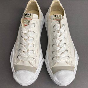 Very personal white shoes